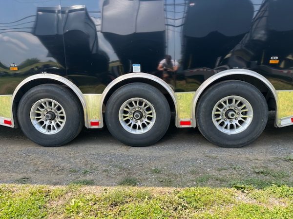 2021 Continental 8.5 x 44 Enclosed Gooseneck Trailer - Image 12