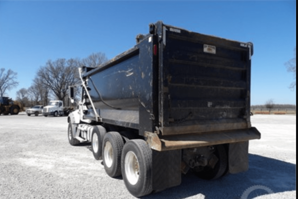 2018 GRANITE DUMP TRUCK - Image 4