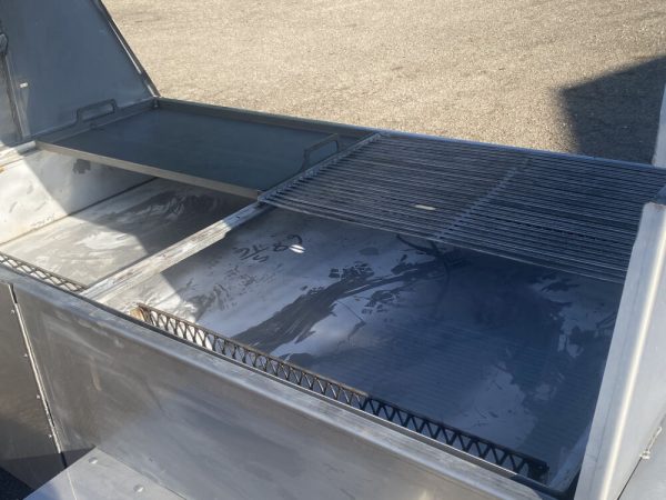 Model 4830CSS Towable Charcoal Grill – Stainless - Image 3