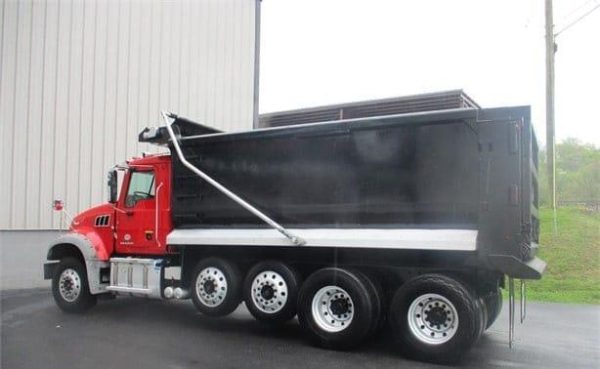 2013 MACK GRANITE DUMP TRUCK FOR SALE - Image 2