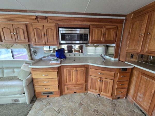 2005 Tiffin Motorhomes Allegro 40TSP - Image 11