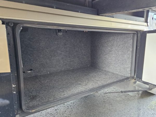 2010 Newmar Ventana 3933 - Image 19