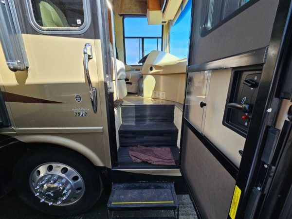 2010 Newmar Ventana 3933 - Image 21