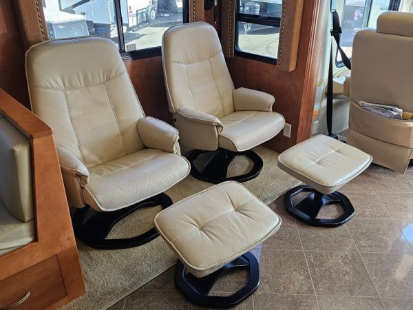 2010 Newmar Ventana 3933 - Image 23