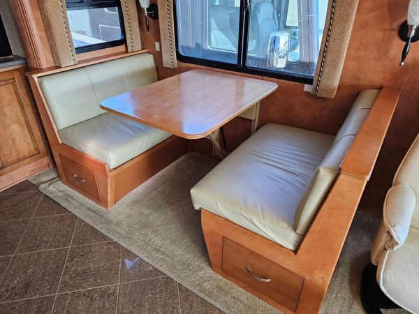 2010 Newmar Ventana 3933 - Image 33