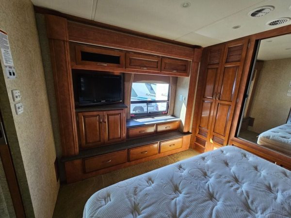 2010 Newmar Ventana 3933 - Image 35
