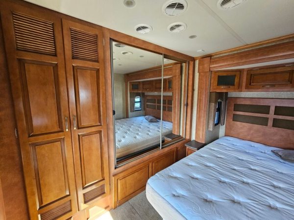 2010 Newmar Ventana 3933 - Image 36