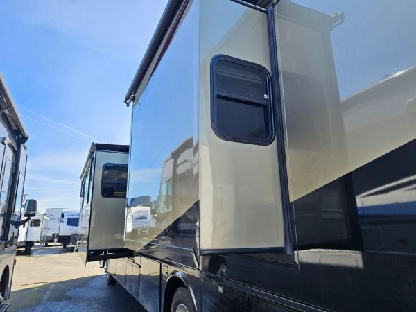 2010 Newmar Ventana 3933 - Image 7
