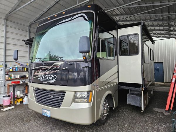2010 Tiffin Motorhomes Allegro 34TGA - Image 2