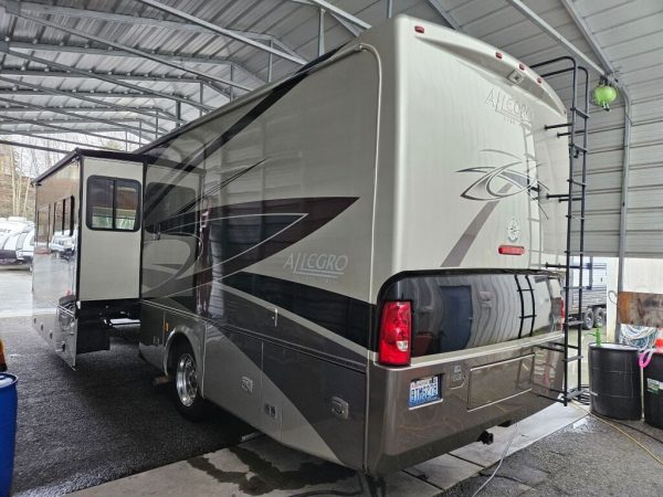 2010 Tiffin Motorhomes Allegro 34TGA - Image 3