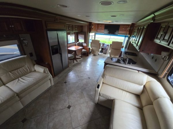 2010 Winnebago Ellipse 42AD - Image 11