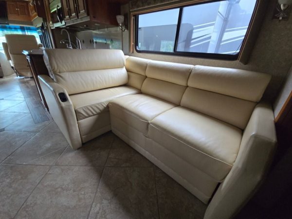 2010 Winnebago Ellipse 42AD - Image 13