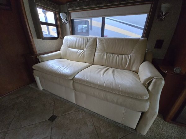 2010 Winnebago Ellipse 42AD - Image 14