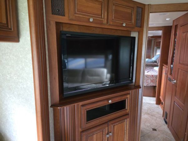 2010 Winnebago Ellipse 42AD - Image 15