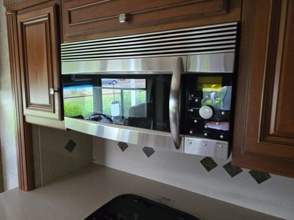 2010 Winnebago Ellipse 42AD - Image 21