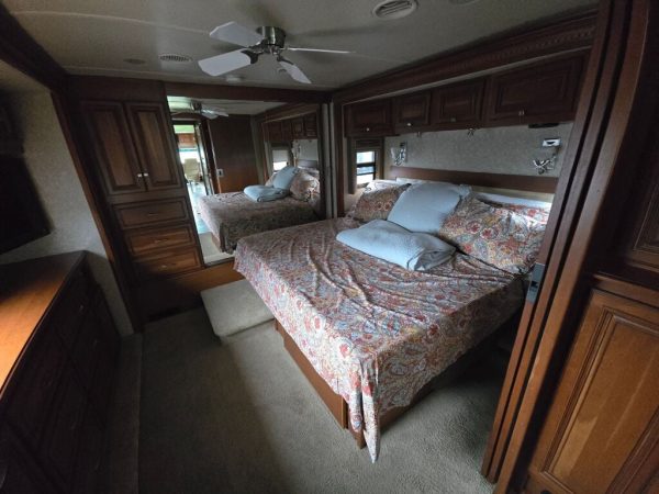 2010 Winnebago Ellipse 42AD - Image 23