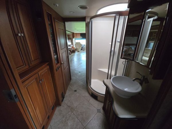 2010 Winnebago Ellipse 42AD - Image 25