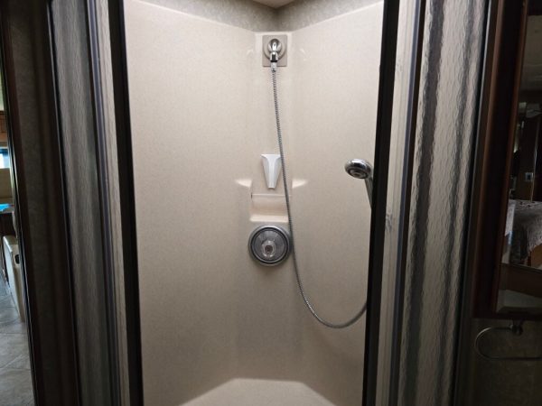 2010 Winnebago Ellipse 42AD - Image 28