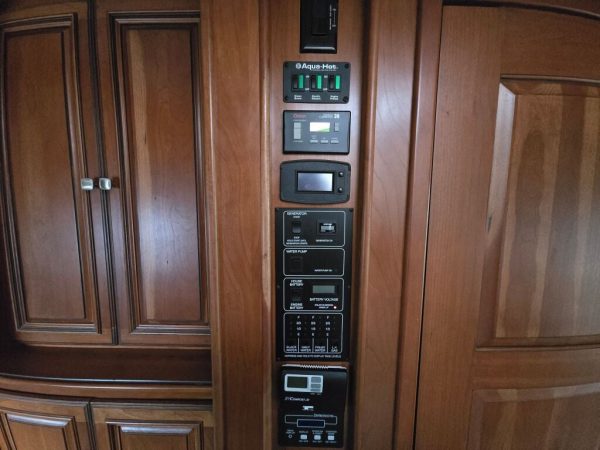 2010 Winnebago Ellipse 42AD - Image 30