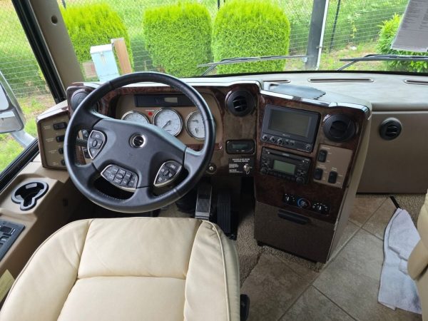 2010 Winnebago Ellipse 42AD - Image 8