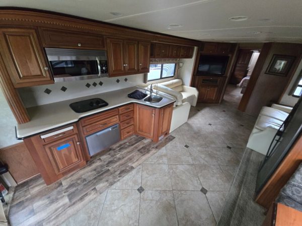 2010 Winnebago Ellipse 42AD - Image 9