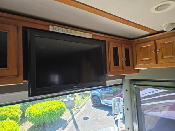 2010 Winnebago Journey 40L - Image 11