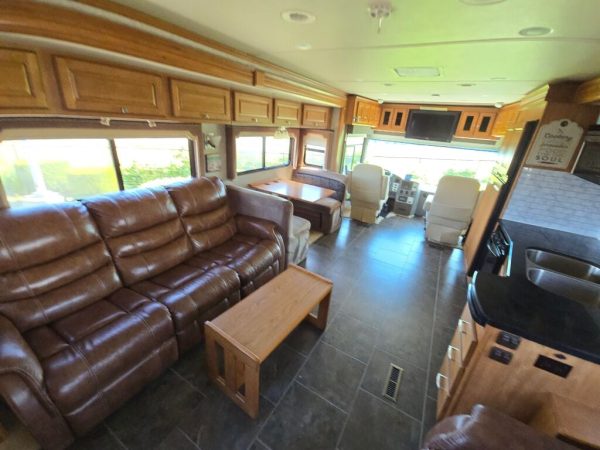 2010 Winnebago Journey 40L - Image 14