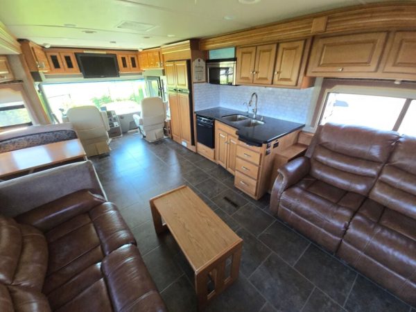 2010 Winnebago Journey 40L - Image 15