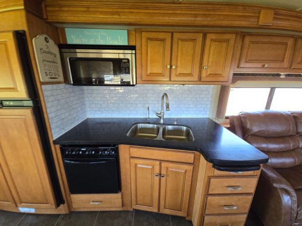 2010 Winnebago Journey 40L - Image 16