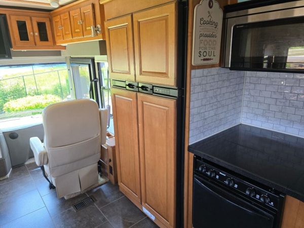 2010 Winnebago Journey 40L - Image 20
