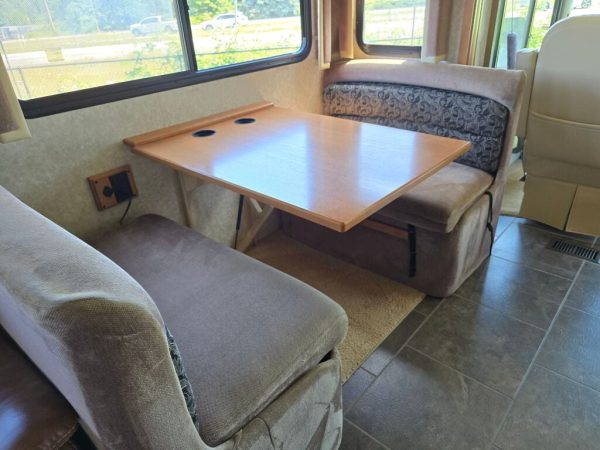 2010 Winnebago Journey 40L - Image 21