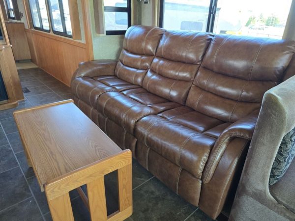 2010 Winnebago Journey 40L - Image 22