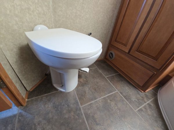 2010 Winnebago Journey 40L - Image 28