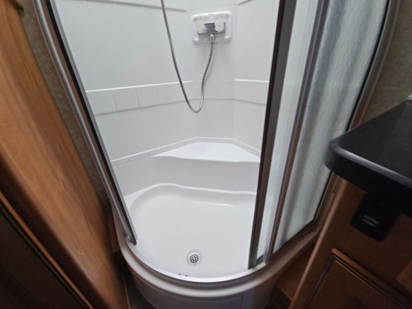 2010 Winnebago Journey 40L - Image 29
