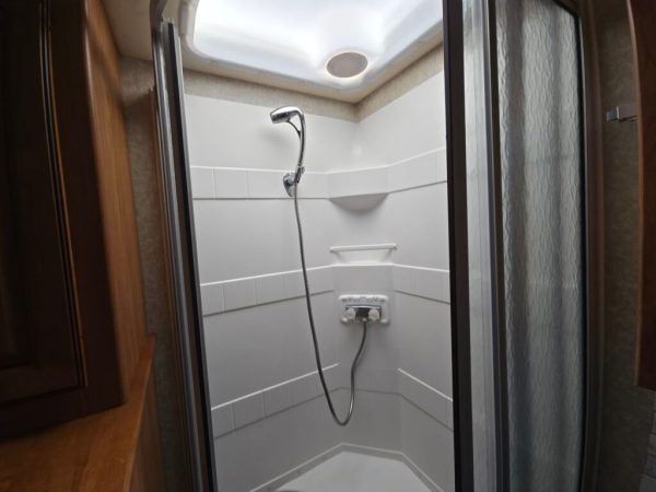2010 Winnebago Journey 40L - Image 30