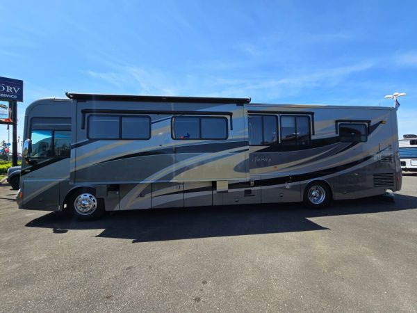 2010 Winnebago Journey 40L - Image 4