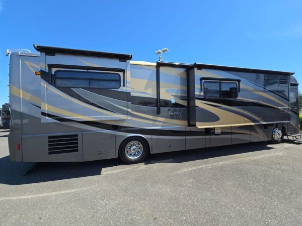 2010 Winnebago Journey 40L - Image 8
