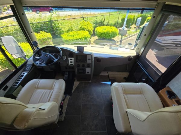 2010 Winnebago Journey 40L - Image 9