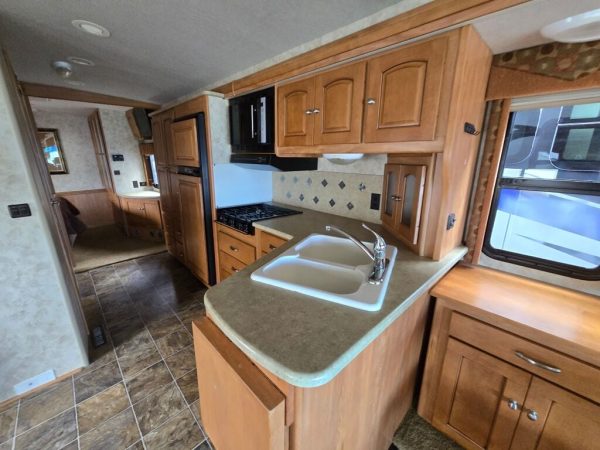 2010 Winnebago Sightseer 33C - Image 11