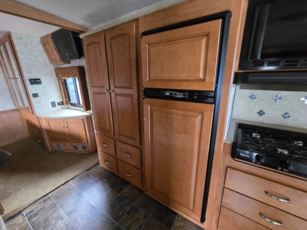 2010 Winnebago Sightseer 33C - Image 12