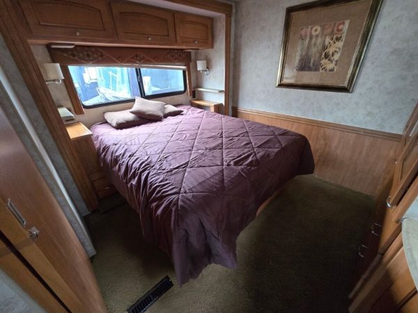 2010 Winnebago Sightseer 33C - Image 13
