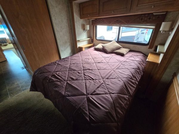 2010 Winnebago Sightseer 33C - Image 14