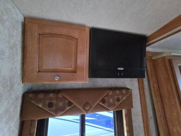 2010 Winnebago Sightseer 33C - Image 15