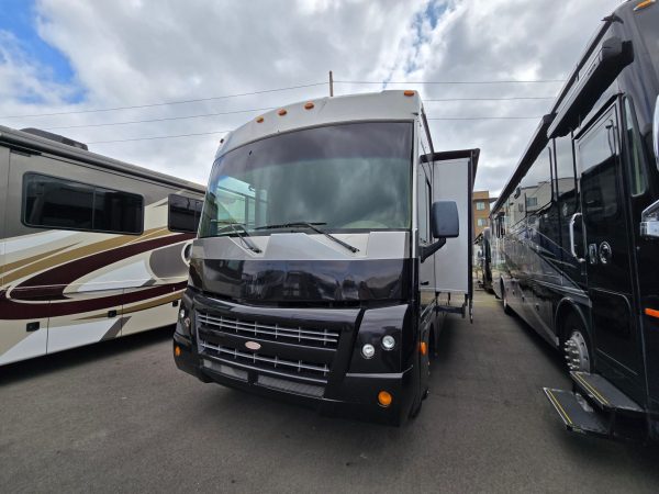 2010 Winnebago Sightseer 33C - Image 19