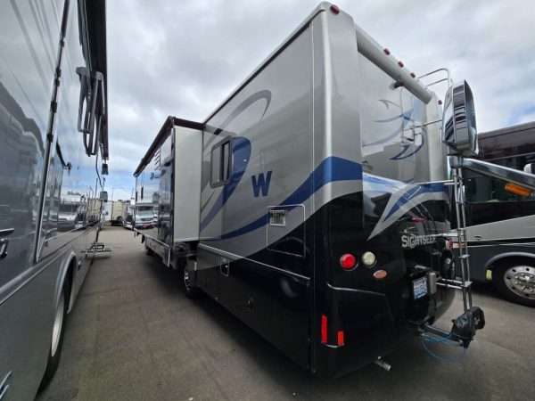 2010 Winnebago Sightseer 33C - Image 4