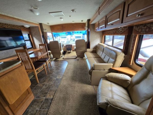 2010 Winnebago Sightseer 33C - Image 5