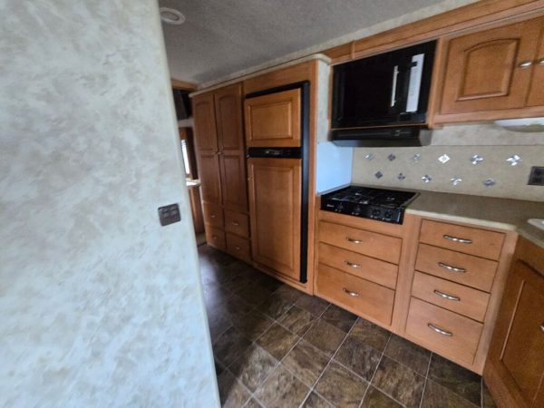 2010 Winnebago Sightseer 33C - Image 7
