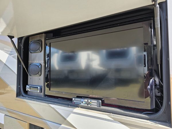 2011 Itasca Elipse 42QD - Image 8