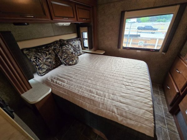 2013 Thor Motor Coach A.C.E. 30.1 - Image 12