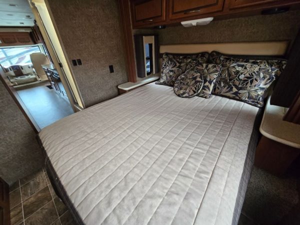 2013 Thor Motor Coach A.C.E. 30.1 - Image 13